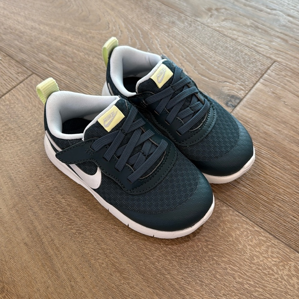Nike Tanjun EZ Toddler Boys Sneaker